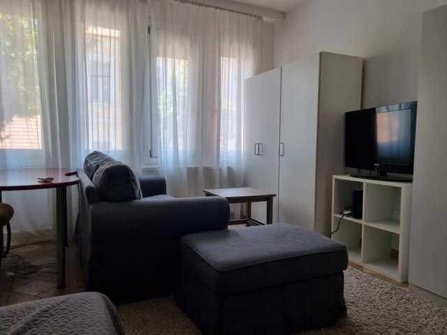 Kiadó téglalakás, albérlet, Pécsett 170 E Ft / hó, 1 szobás