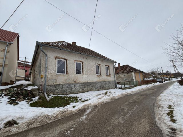 Eladó családi ház, Nemesrádón 30 M Ft, 5 szobás