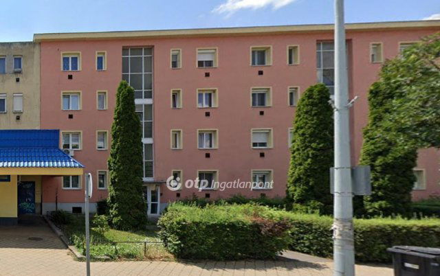 Eladó téglalakás, Szolnokon 35.9 M Ft, 2 szobás