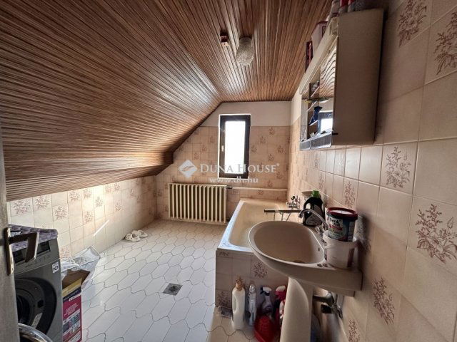 Eladó családi ház, Tamásiban 39.4 M Ft, 7 szobás