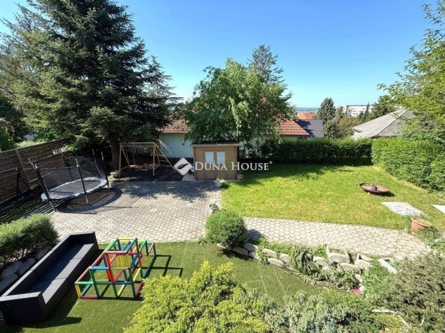 Eladó családi ház, Pécsett 204.9 M Ft, 5 szobás