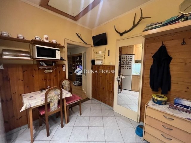 Eladó téglalakás, Pécsett 29 M Ft, 1 szobás