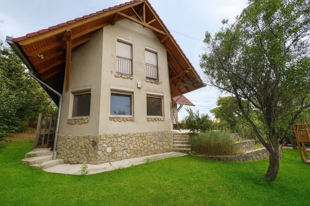 Eladó családi ház, Pákozdon 155 M Ft, 6 szobás