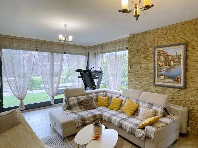 Eladó családi ház, Biatorbágyon 250 M Ft, 4+1 szobás