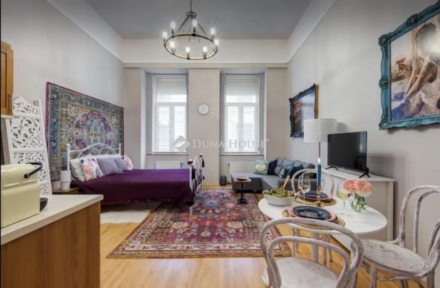 Eladó téglalakás, Budapesten, VII. kerületben 63.3 M Ft