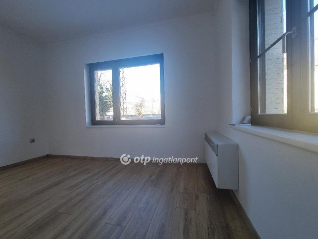 Eladó családi ház, Pápán 119 M Ft, 3+1 szobás