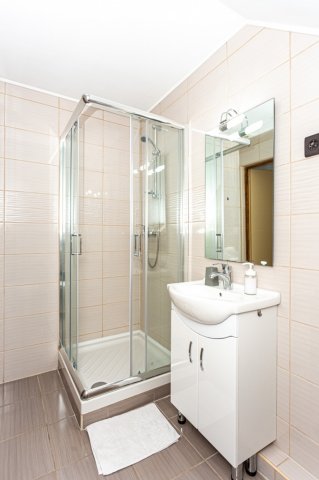 Eladó hotel, Abaligeten 139 M Ft, 8 szobás / költözzbe.hu