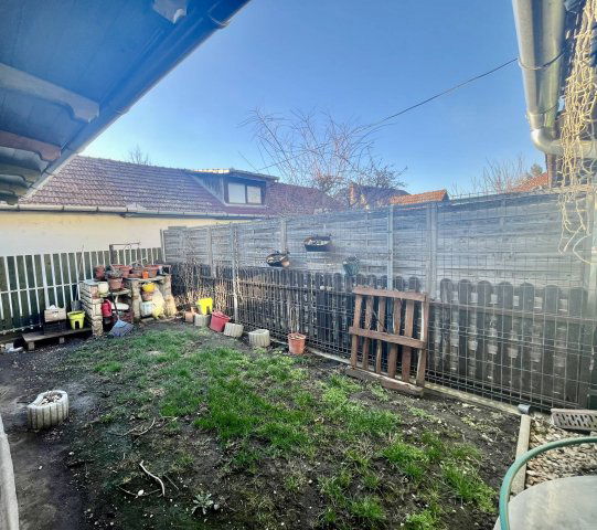 Eladó sorház, Békéscsabán 48 M Ft, 1+2 szobás