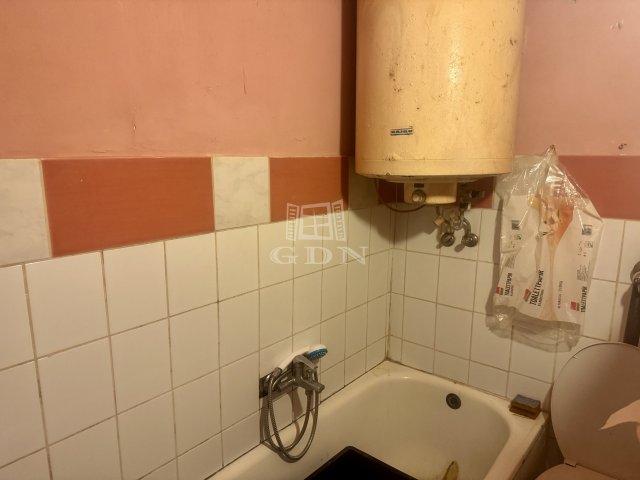 Eladó téglalakás, Pécsett 31 M Ft, 2+1 szobás
