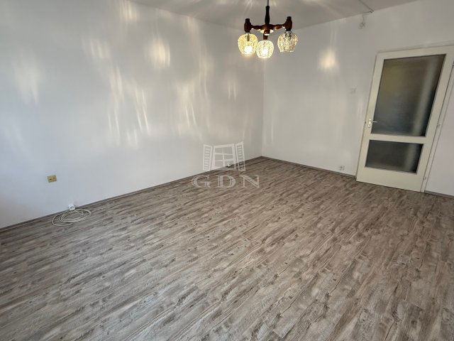 Kiadó panellakás, albérlet, Kecskeméten 120 E Ft / hó, 1 szobás