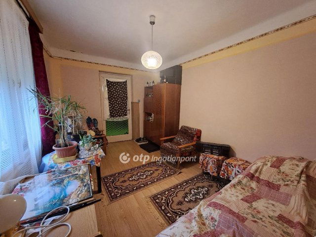 Eladó családi ház, Kisújszálláson 13 M Ft, 1+1 szobás