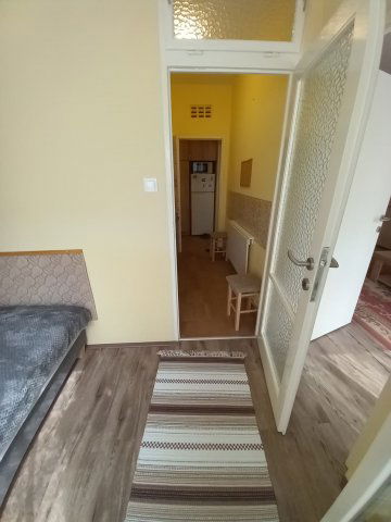 Kiadó panellakás, albérlet, Pécsett 130 E Ft / hó, 2 szobás