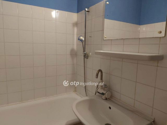 Eladó panellakás, Pécsett 39.9 M Ft, 2 szobás