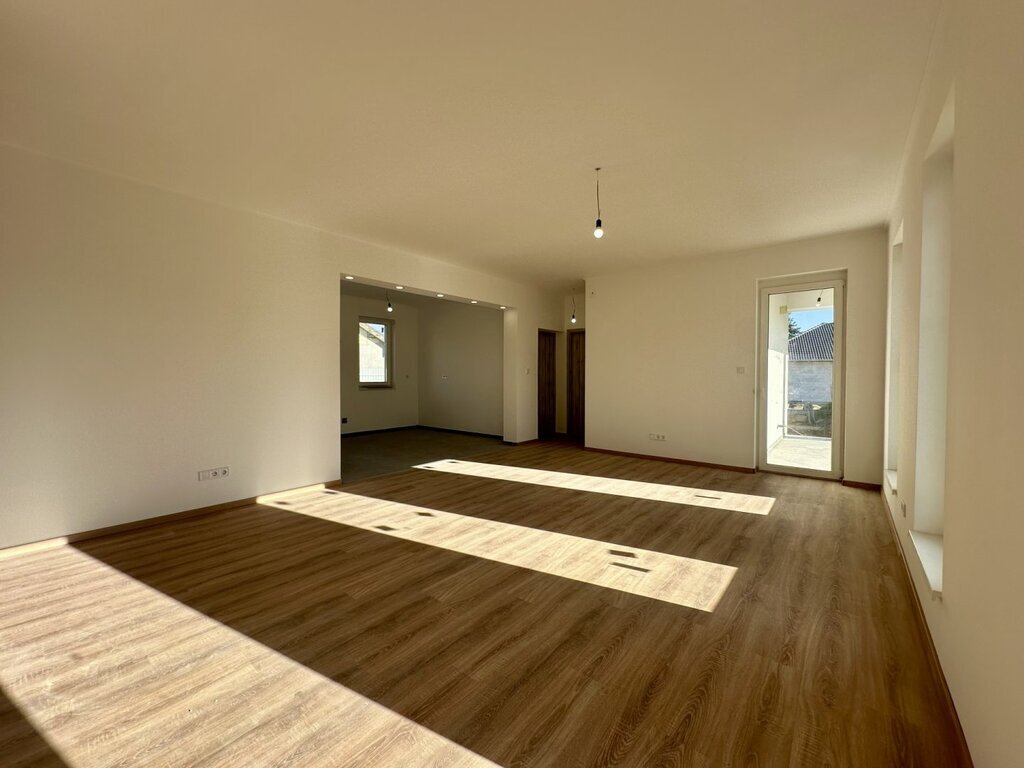 Eladó családi ház, Szigetszentmiklóson 132.999 M Ft, 5 szobás