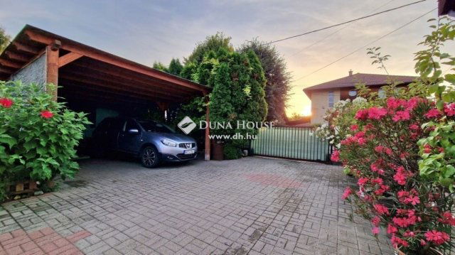 Eladó családi ház, Vácon 160 M Ft, 4 szobás