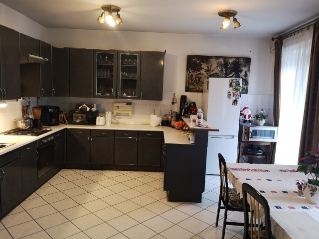 Eladó családi ház, Keszthelyen 180 M Ft, 5 szobás