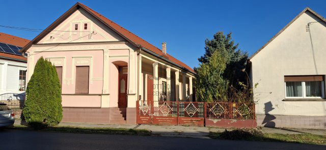 Eladó családi ház, Újpetrén 44.99 M Ft, 4 szobás