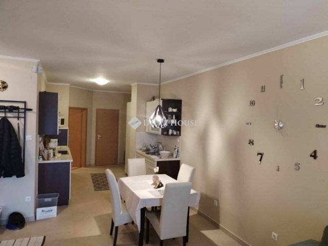 Kiadó téglalakás, albérlet, Pécsett 270 E Ft / hó, 4 szobás