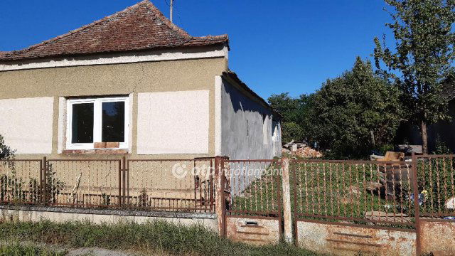 Eladó családi ház, Gerdén 4.8 M Ft, 2 szobás