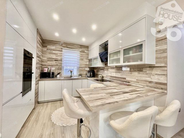 Eladó családi ház, Kecskeméten 145 M Ft, 6 szobás