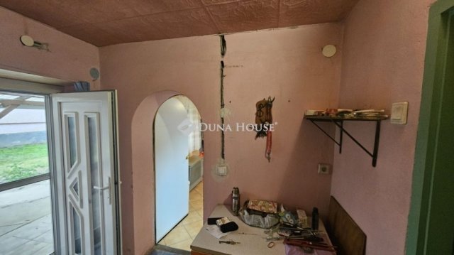 Eladó családi ház, Lajoskomáromban 19.9 M Ft, 2 szobás