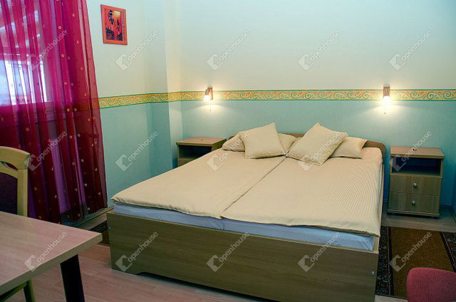 Eladó hotel, Debrecenben 649.9 M Ft, 15 szobás