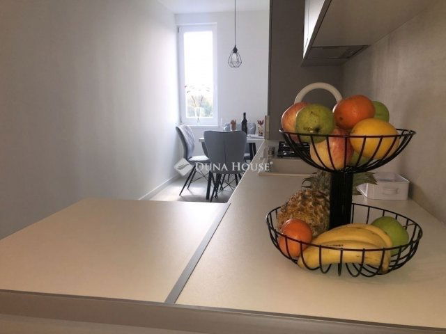 Eladó téglalakás, Pécsett 63.9 M Ft, 2 szobás