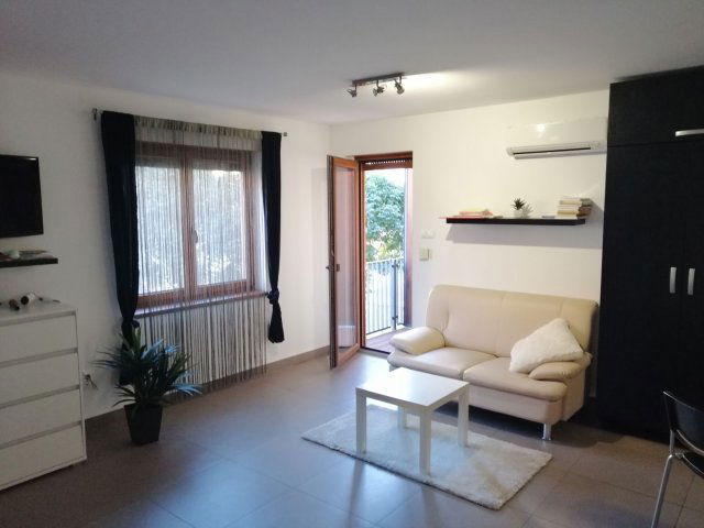 Kiadó téglalakás, albérlet, Pécsett, Perczel Miklós utcában