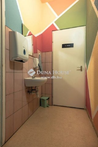 Eladó üzlethelyiség, Budapesten, XI. kerületben 220 M Ft