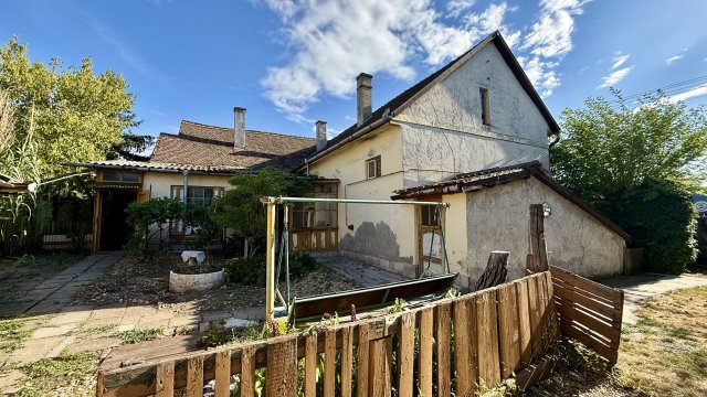 Eladó családi ház, Debrecenben 65 M Ft, 4 szobás