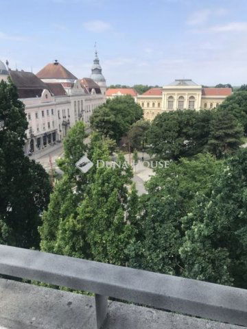 Eladó panellakás, Szentesen 47 M Ft, 3 szobás