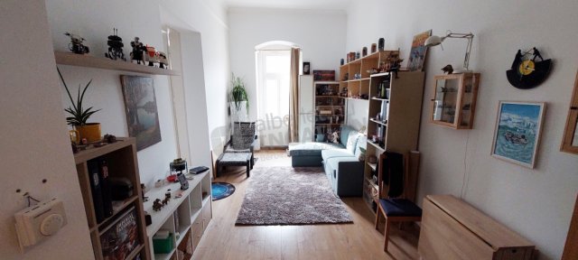 Kiadó téglalakás, albérlet, III. kerületben, Laktanya utcában