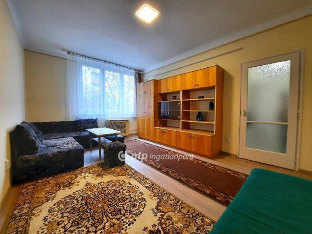 Eladó téglalakás, Szolnokon 33.9 M Ft, 1 szobás