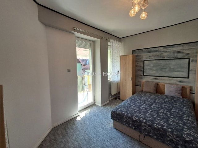 Eladó téglalakás, Pécsett 59 M Ft, 4 szobás