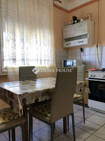 Eladó családi ház, Kadarkúton 26 M Ft, 2 szobás