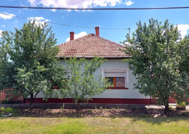Eladó családi ház, Tiszatenyőn 23.8 M Ft, 3 szobás