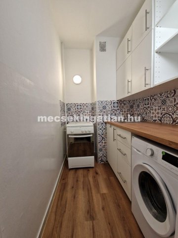 Kiadó panellakás, albérlet, Pécsett 160 E Ft / hó, 2 szobás