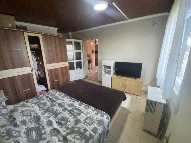 Eladó családi ház, Decsen 26.5 M Ft, 2 szobás