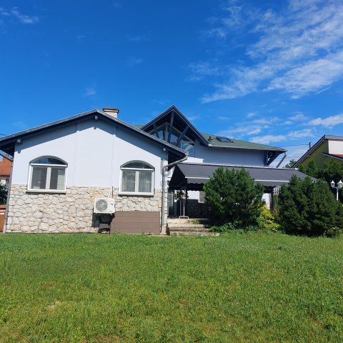 Eladó családi ház, Pécsett 195 M Ft, 6 szobás