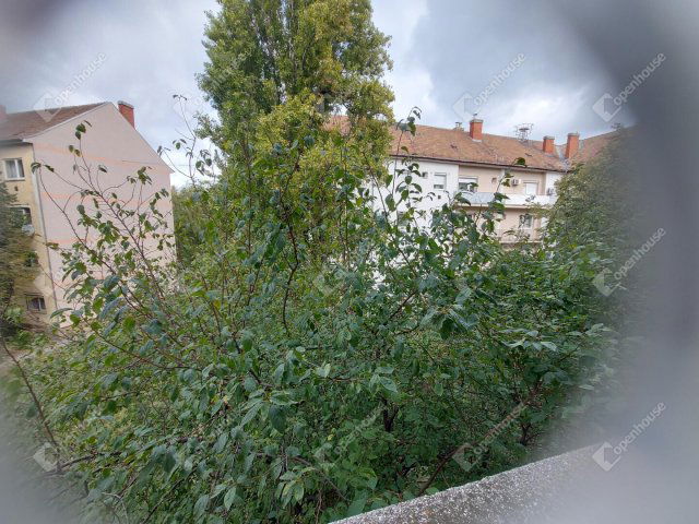 Eladó téglalakás, Győrött 59 M Ft, 2 szobás