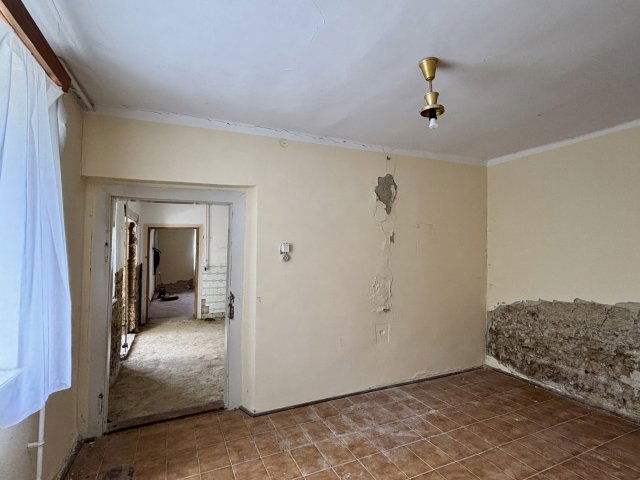 Eladó családi ház, Szentpéterúron 14.99 M Ft, 2 szobás
