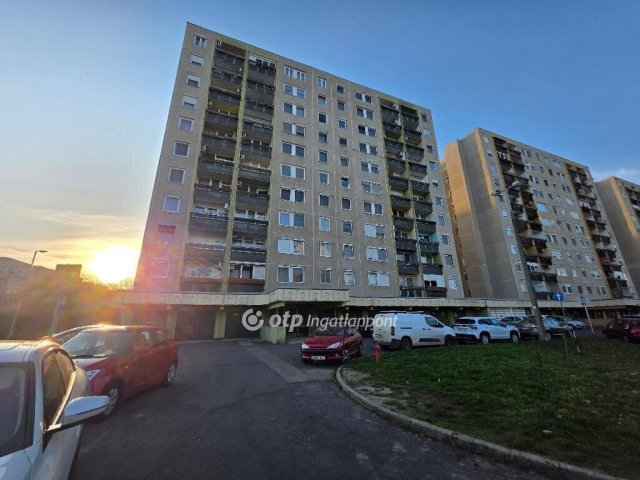 Eladó panellakás, Debrecenben 58.9 M Ft, 1+2 szobás