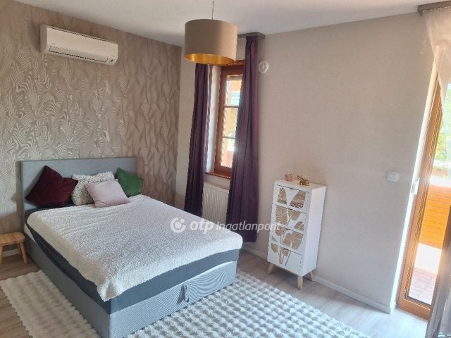 Eladó téglalakás, Budapesten, III. kerületben 195 M Ft, 2 szobás