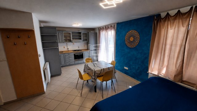 Eladó téglalakás, Keszthelyen 60 M Ft, 3 szobás