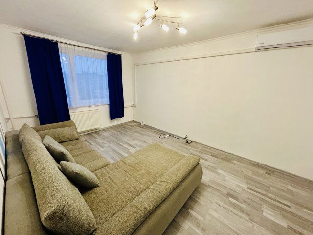 Kiadó panellakás, albérlet, Győrött, Ifjúság körúton