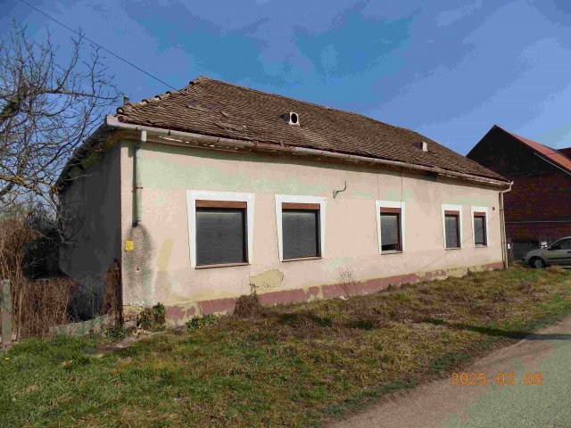 Eladó családi ház, Sásdon 10.91 M Ft, 1+1 szobás