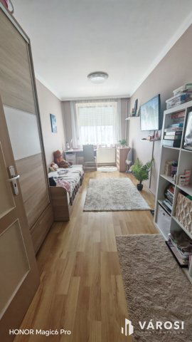 Eladó panellakás, Debrecenben 84.9 M Ft, 4 szobás