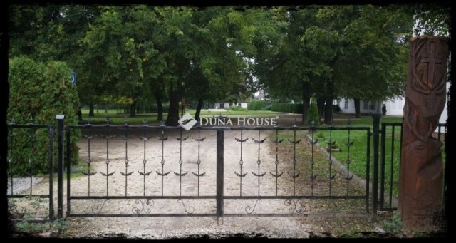 Eladó családi ház, Gödön 2769 M Ft, 1 szobás