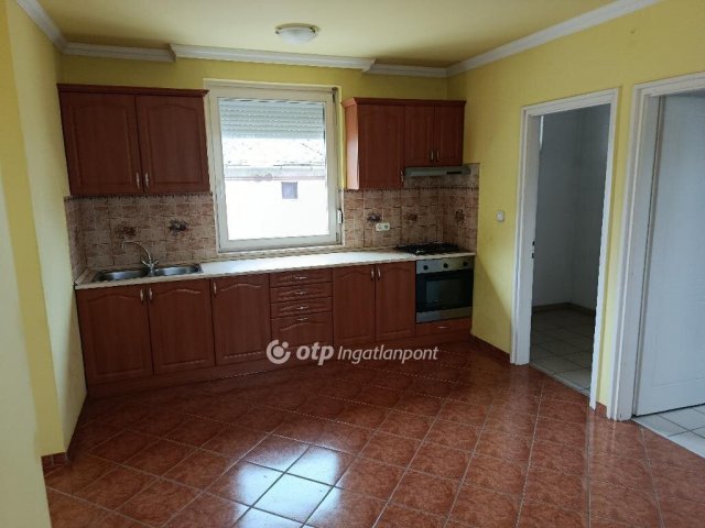 Eladó családi ház, Vámospércsen 50 M Ft, 2 szobás