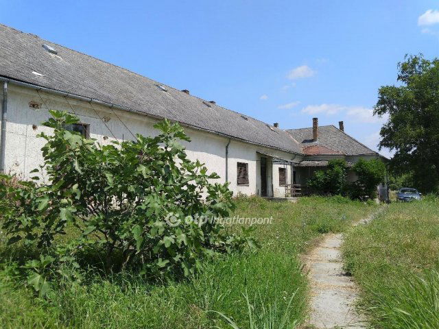 Eladó nyaraló, Szabadiban 114 M Ft, 11+2 szobás